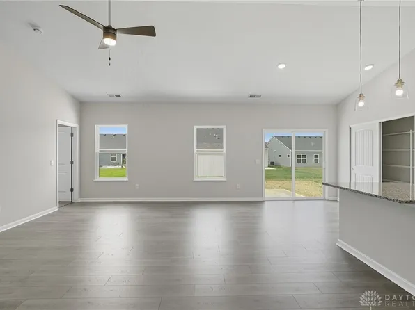 1279 Blue Spruce Ln, Wilmington, OH 45177