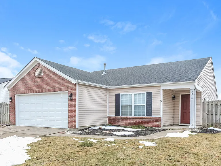 1277 Silver Ridge Ln — Photo 3