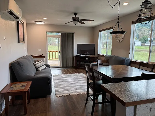3402 Melrose Rd — Photo 6