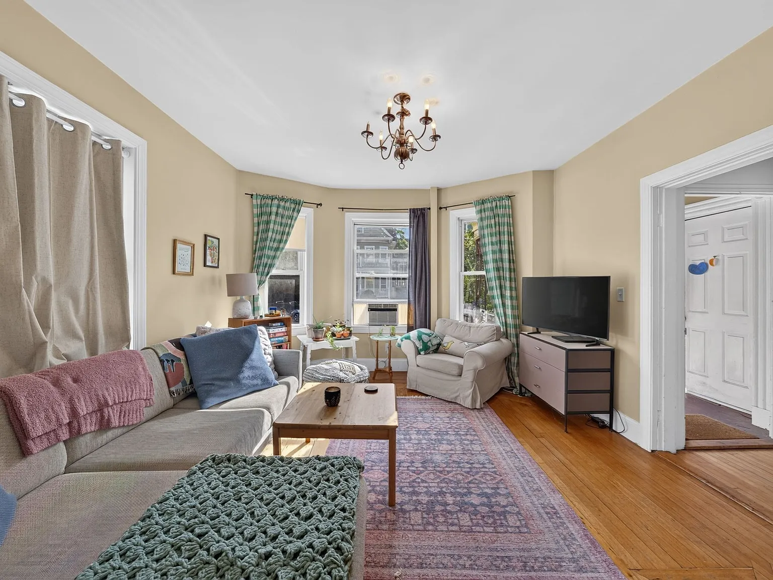 1 bed, 1.0 bath, 900 sqft, $2,700 — Photo 2