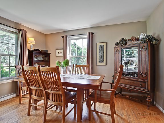 5th image of 206 Waterman Ave