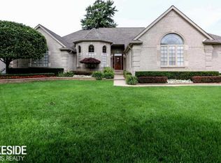 49917 Lakebridge Dr, Shelby Township, MI 48315