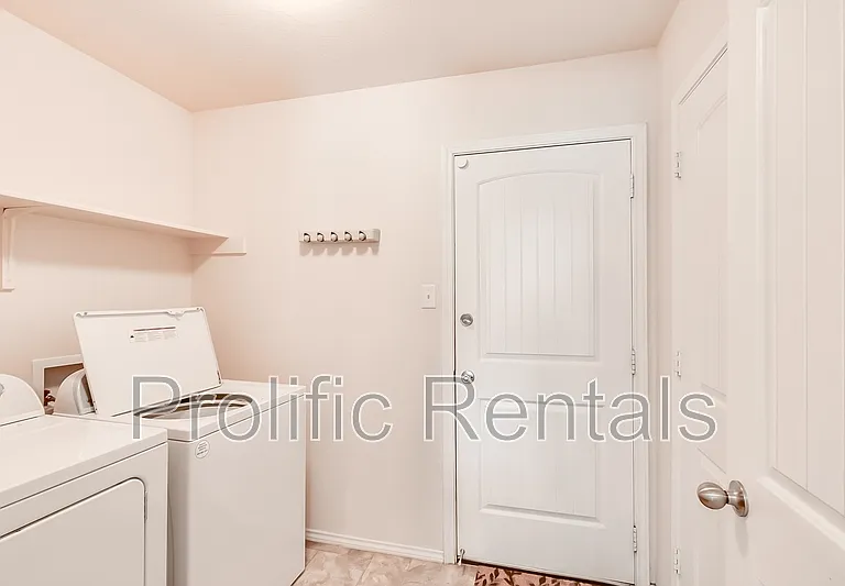 5102 Screaming Eagle Cir — Photo 27