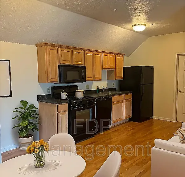660 East Ave #207 — Photo 2