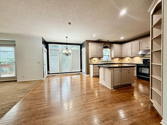 4th image of 8206 W 127th Pl