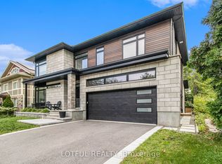 411 Leighton Ter #B, Ottawa, ON K1Z 6J7