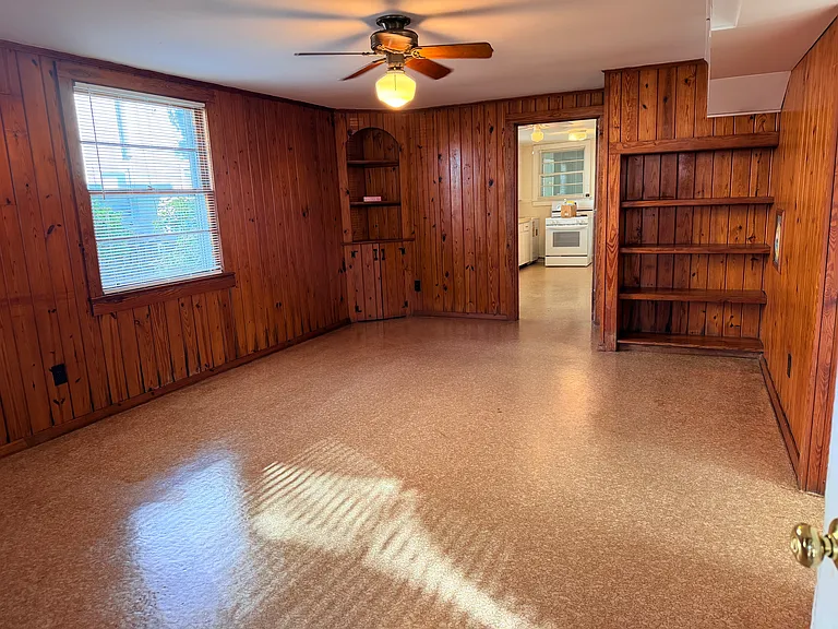 19 W Greensboro St — Photo 3