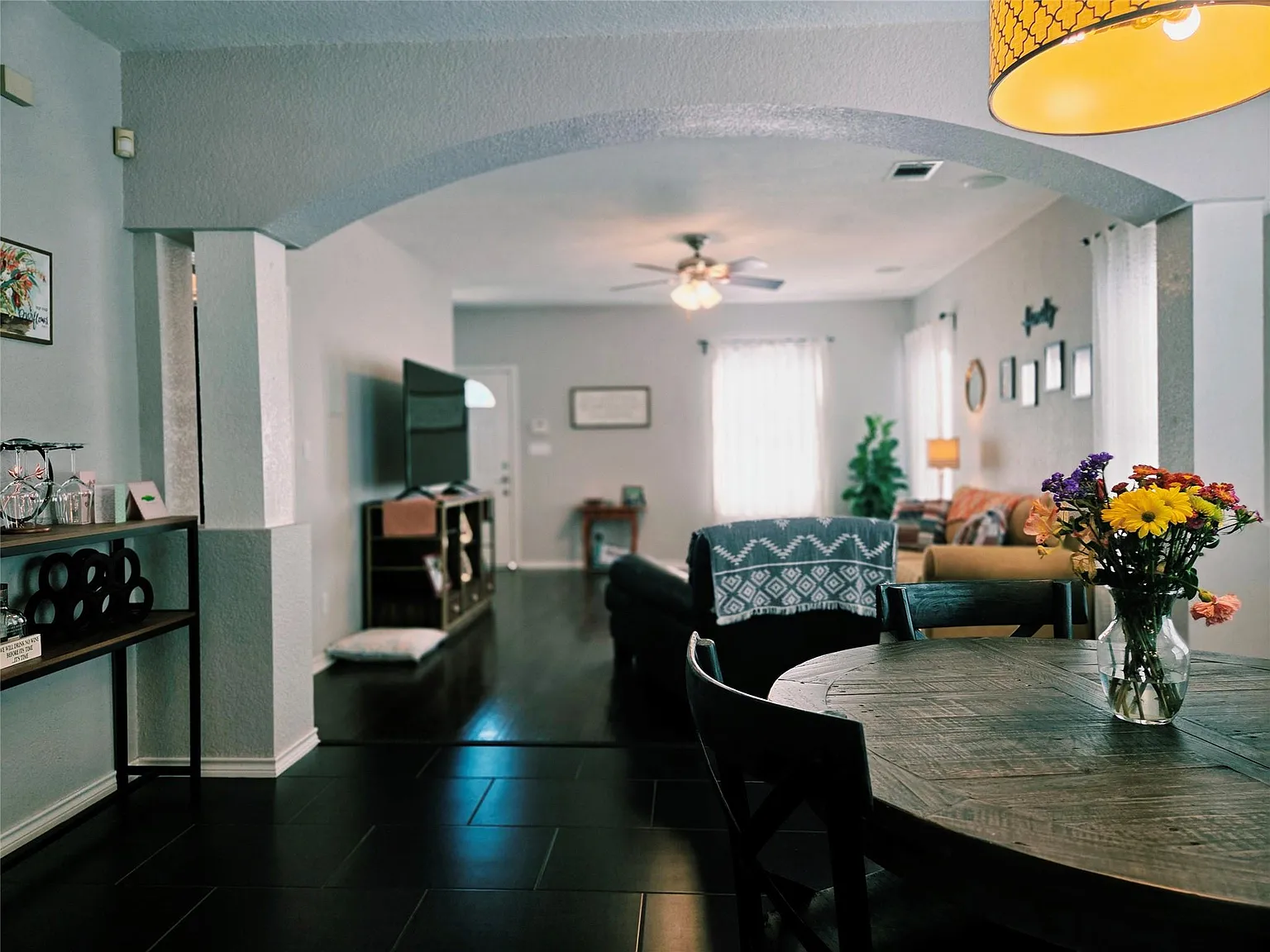 3 bed, 2.0 bath, 1344 sqft, $2,200 — Photo 3