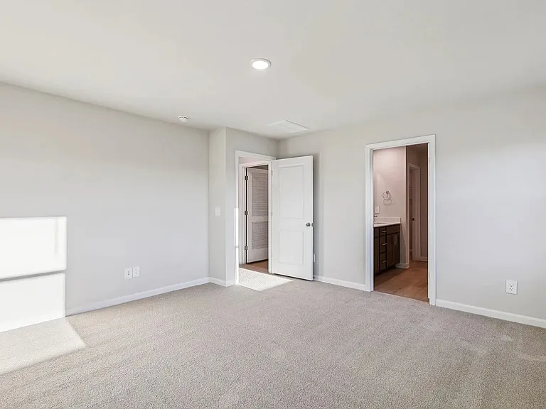 1024 Saint Lawrence Dr — Photo 10