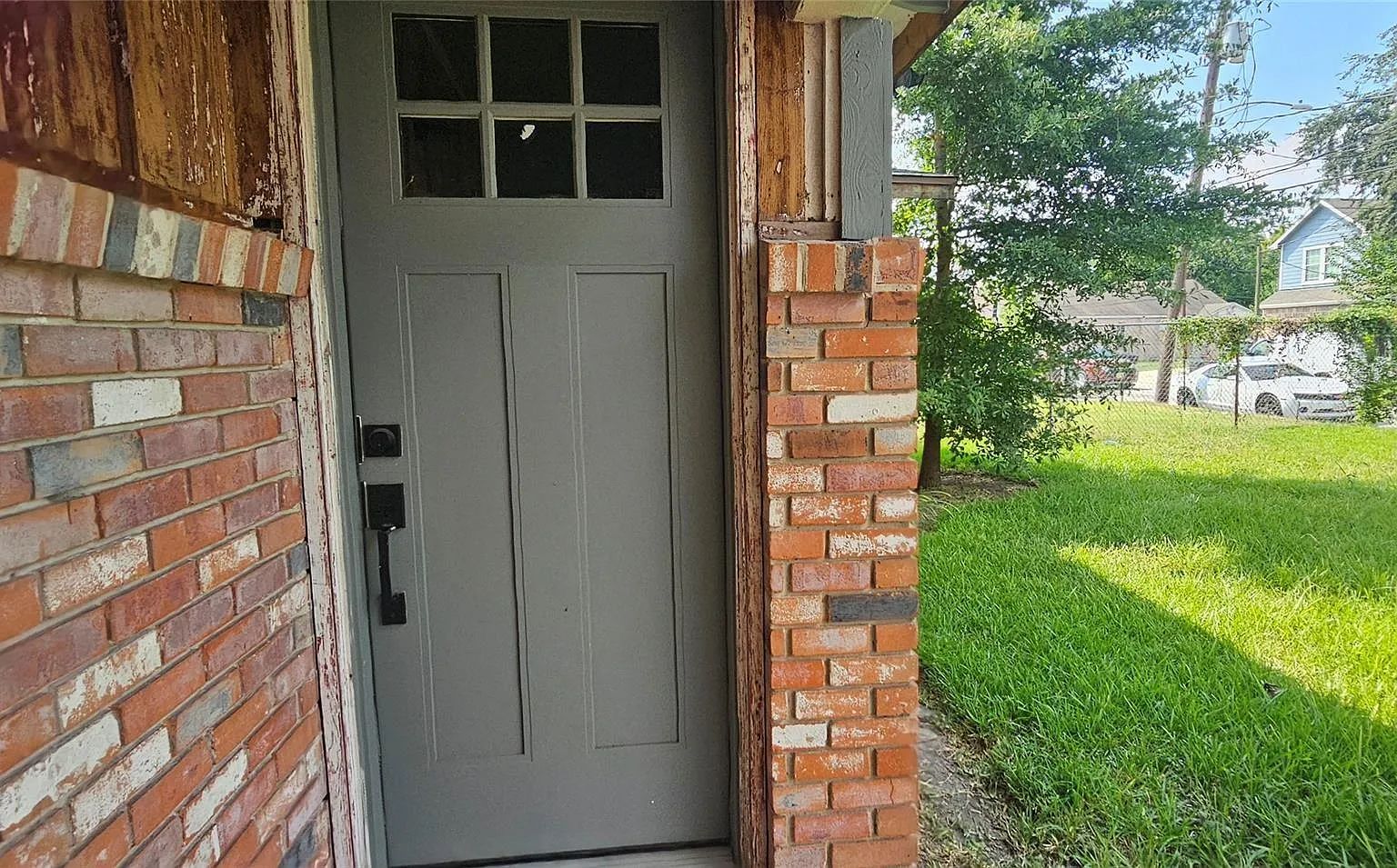 2 bed, 1.5 bath, 960 sqft, $1,300 — Photo 2