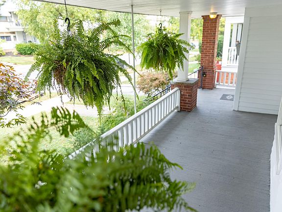 3rd image of 1297 Hathaway Ave #1297