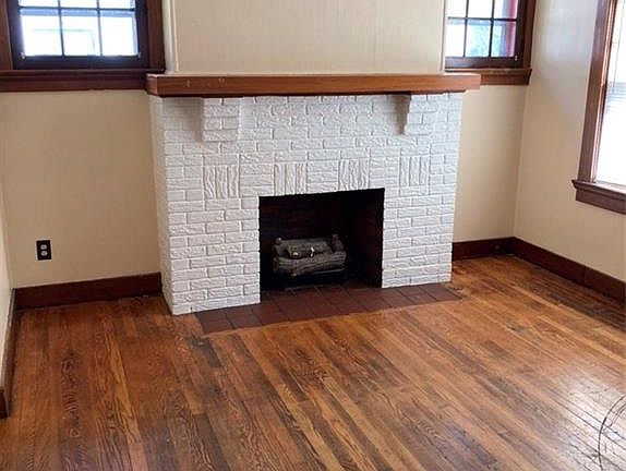 3rd image of 805 E Maple Ave