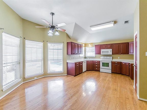 5th image of 1207 Westbriar Dr