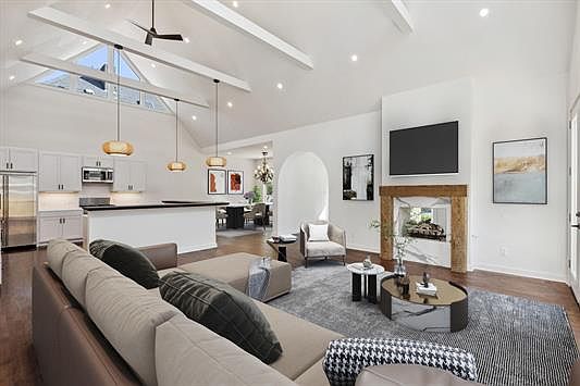 2nd image of 2060 Carr Ave