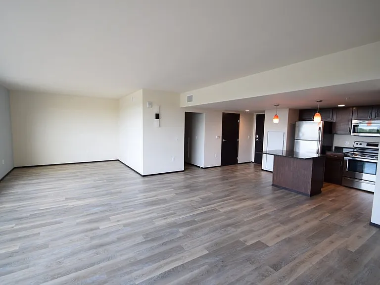 Galaxie High Rise Apartments — Photo 24