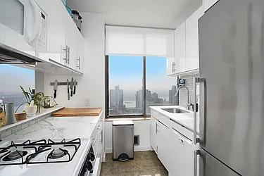 Rented by R New York