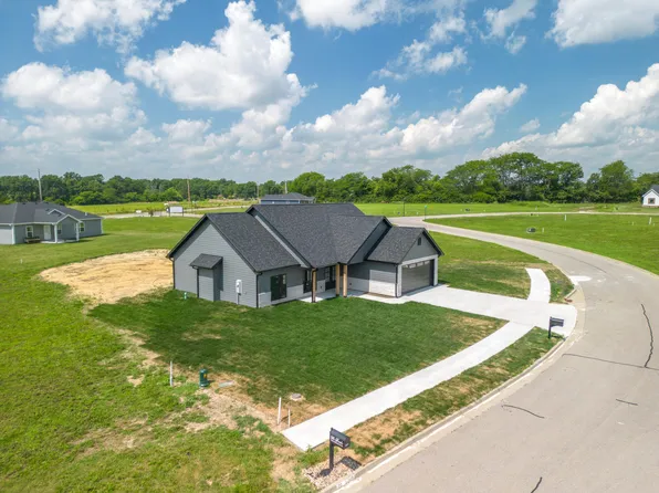 908 S Destinee Dr, Moberly, MO 65270