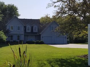 5N565 Deer Run Dr, St Charles, IL 60175