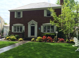 70 Dartmouth St, Garden City, NY 11530