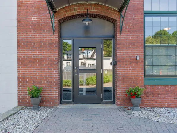 30 Lincoln Street #105, Westbrook, ME 04092