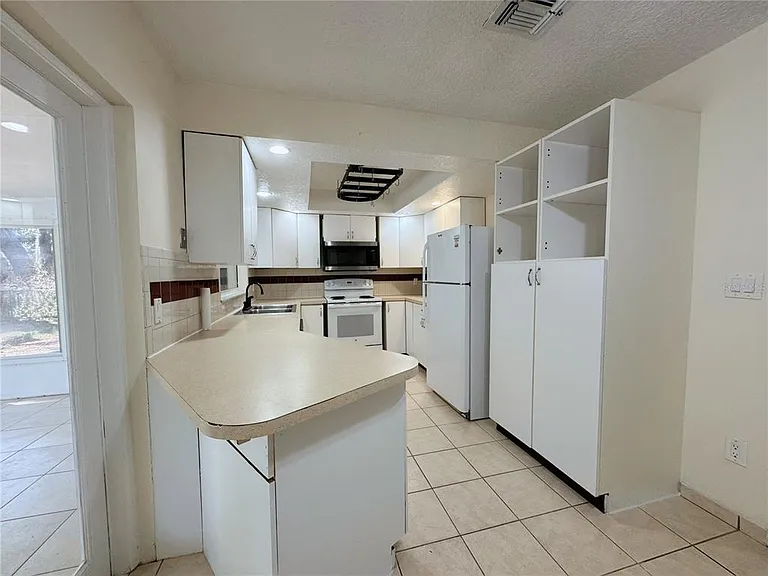 7522 Laurel Springs Dr — Photo 9