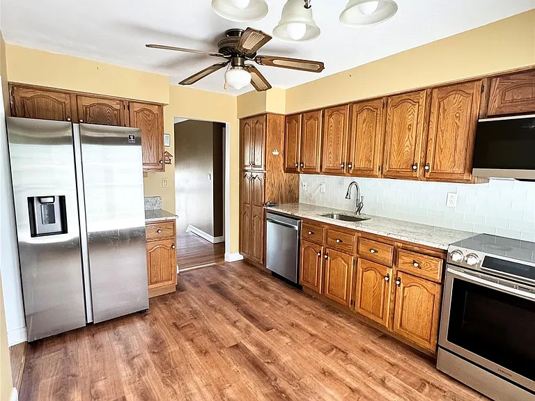 255 Brookside Ct — Photo 4