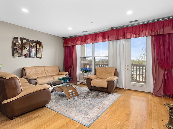 3rd image of 1950 Farnsworth Ln Unit 205