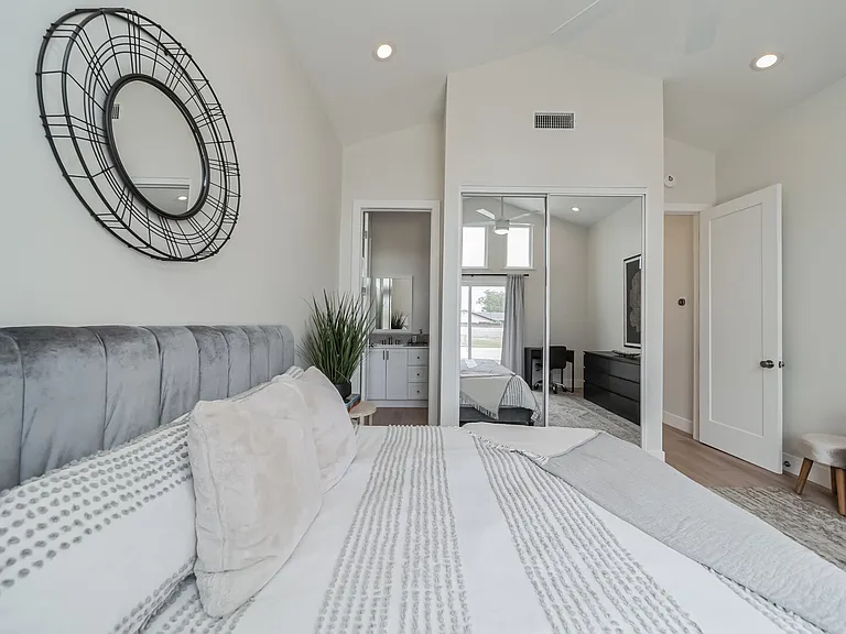 Lake Forest Dr — Photo 10