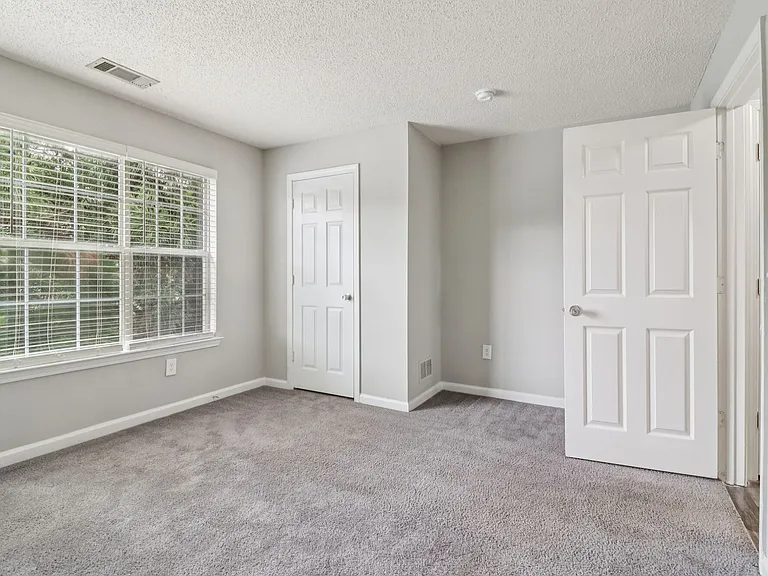 Walden Brook Apartments — Photo 24