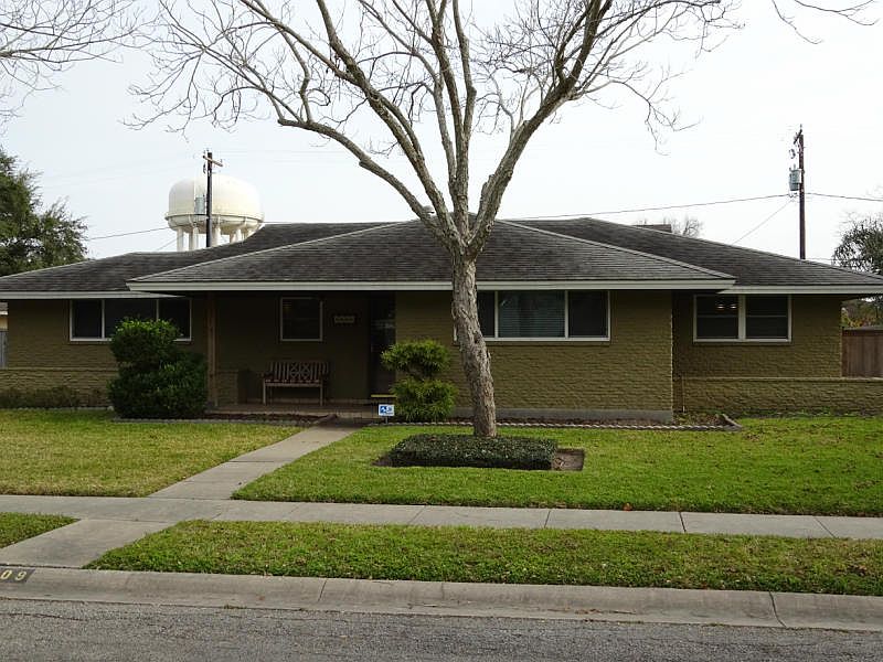 1st image of 609 Coral Pl