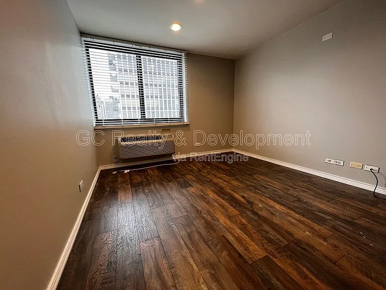 1221 N Dearborn St #P9N — Photo 8