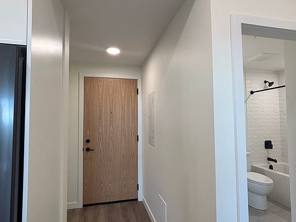 4th image of 1102 Esquimalt Rd #Townhouse