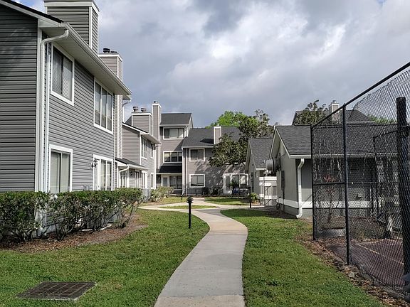2nd image of 2207 Stonington Ave #2207