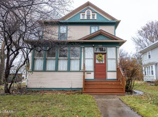 1524 University Ave, Grand Forks, ND 58203