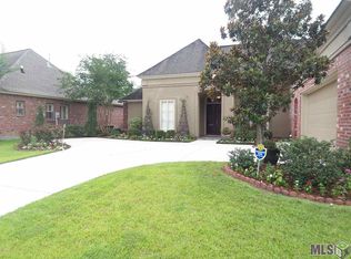 8635 Grand View Dr, Baton Rouge, LA 70809