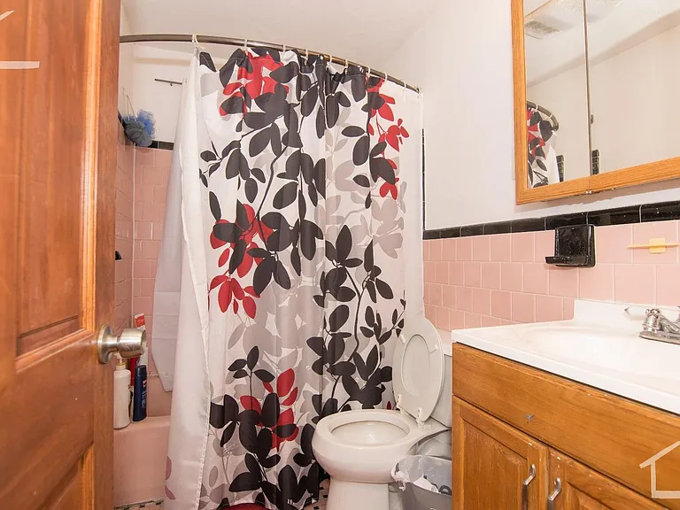 8 Euston St #16 — Photo 6