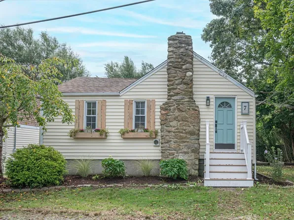 7 Delmont St, Fairhaven, MA 02719