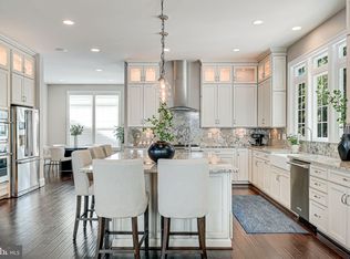 6513 Manor Ridge Ct, Falls Church, VA 22043