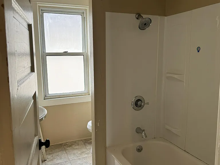 303 N 3rd St #2 — Photo 4