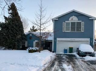 27W069 Sycamore Ln, Winfield, IL 60190