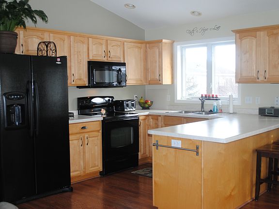 2nd image of 915 Bucknell Ct SE