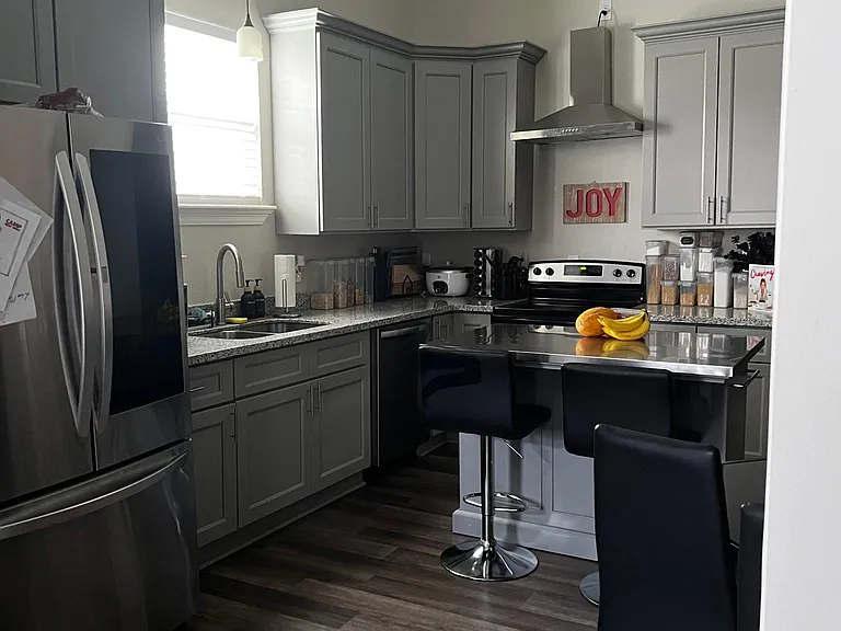 1561 N Prieur St #1 — Photo 6