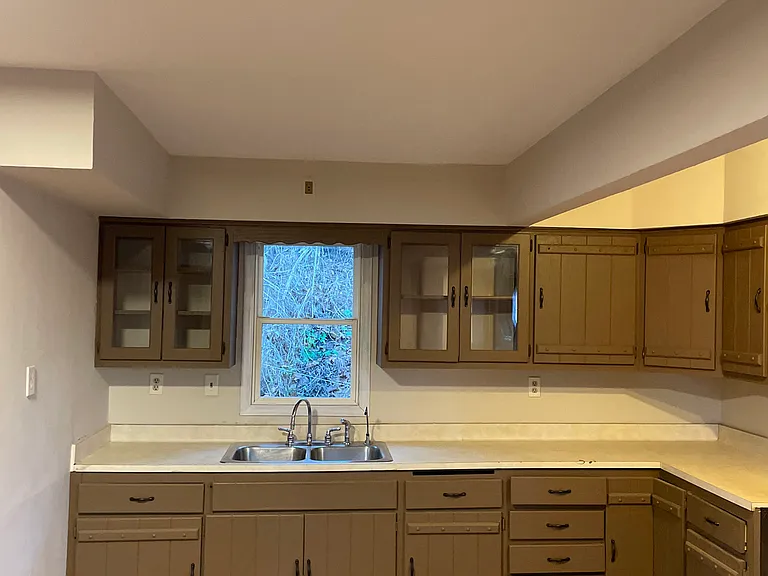 810 E North St — Photo 10
