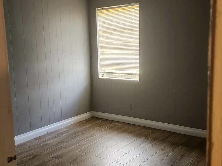 813 E 123rd Ave — Photo 5