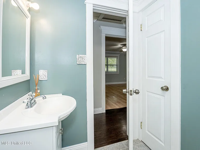 20608 Scarborough Rd — Photo 28