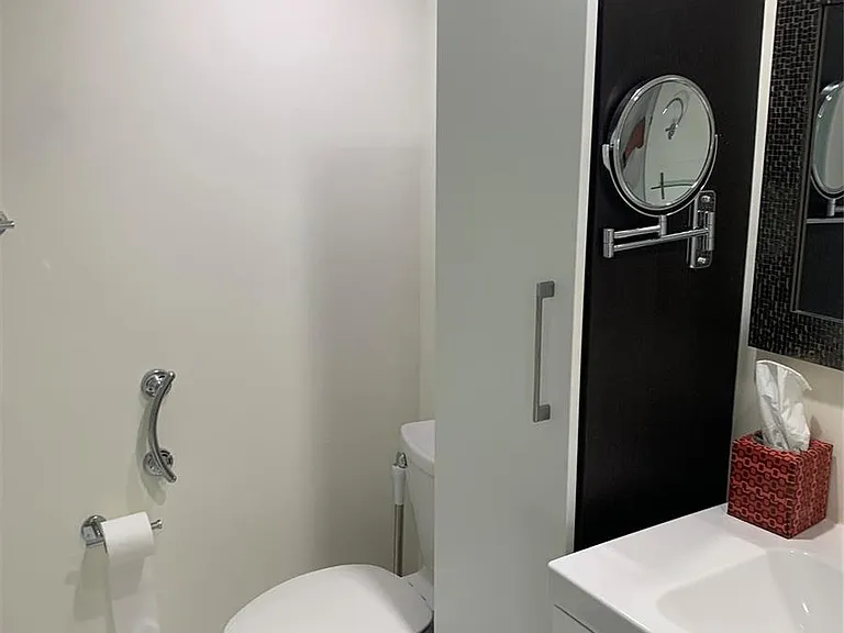 1000 Parkview Dr #319 — Photo 16