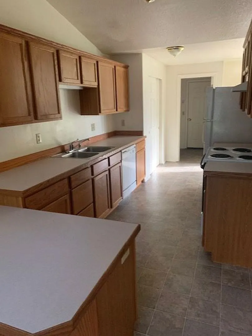632 Benjamin Ave Duplex — Photo 4
