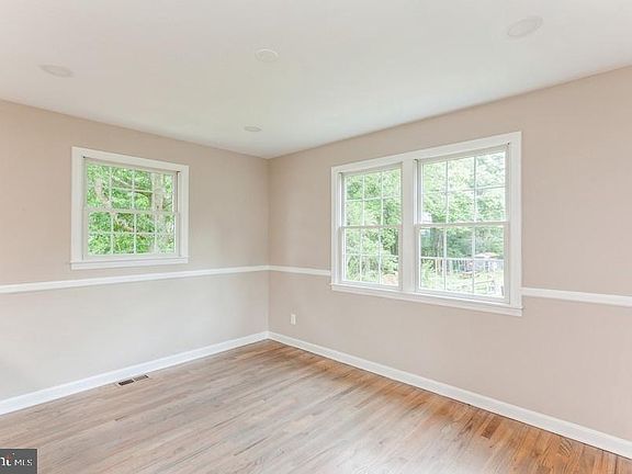 4th image of 1714 Lauterbach Rd