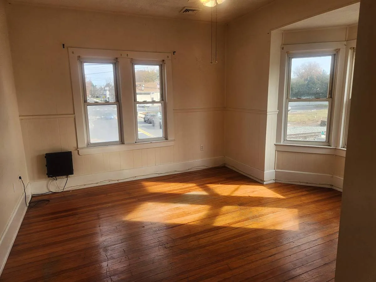 Building Photo - 588 Railroad Ave #3