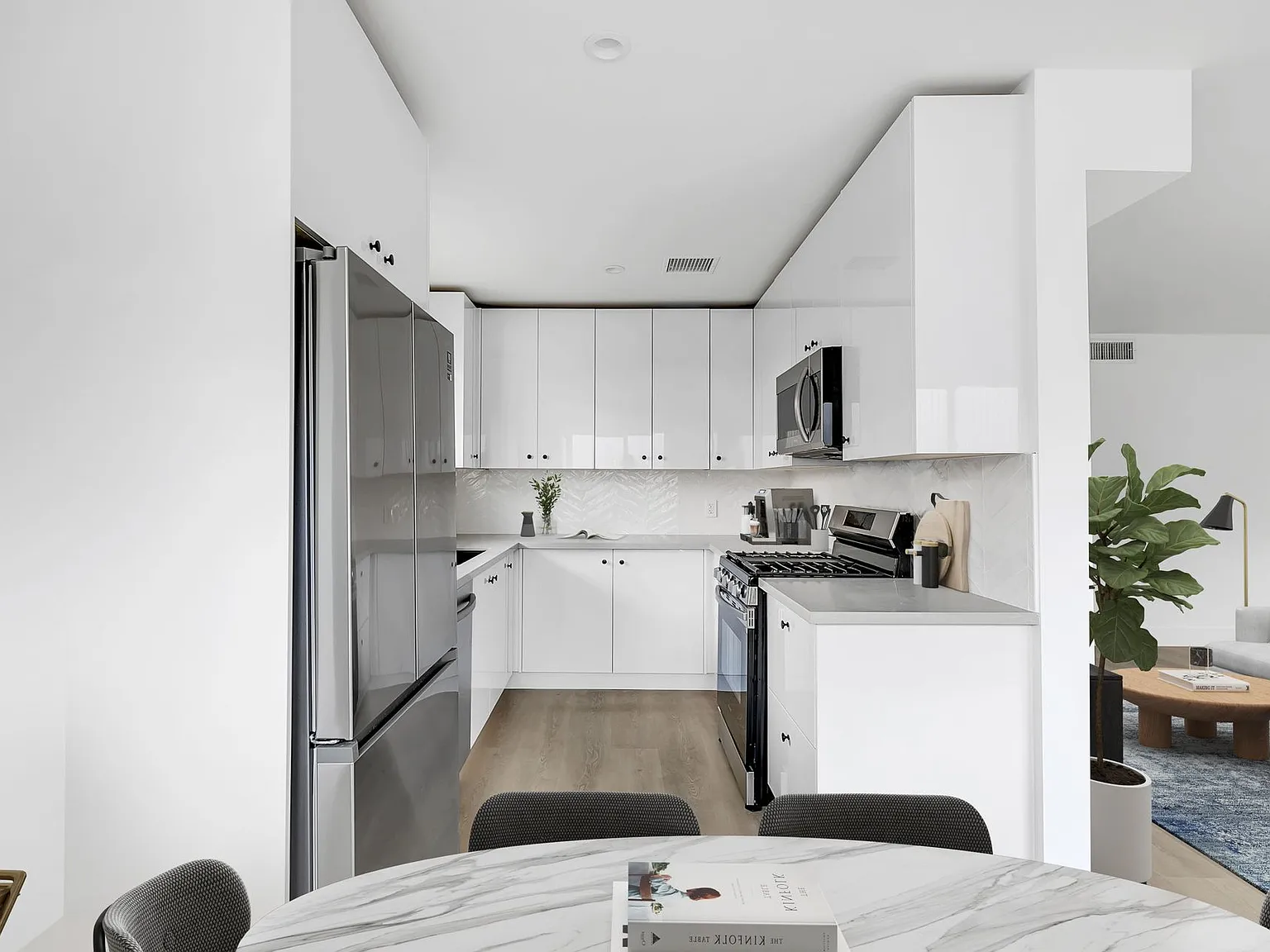 5606 Lexington Ave — Photo 3